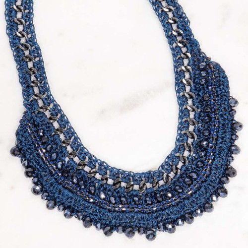 Collier OTILIS Night Blue Silver Plastron pavé Maille crochet Argenté et Bleu Nuit Rhodium Broderie de cristal à la main