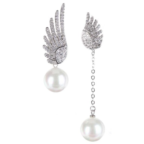 Boucles d'oreilles SERENITY White Silver Pendantes asymétriques pavées ailes d'ange Argenté et Blanc Rhodium Cristal