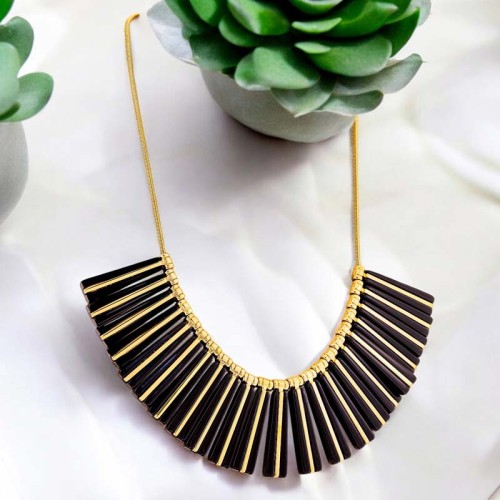 Collier ELINA Black Gold Plastron à frange Ethnique chic Doré et Noir Doré à l'or fin Résines